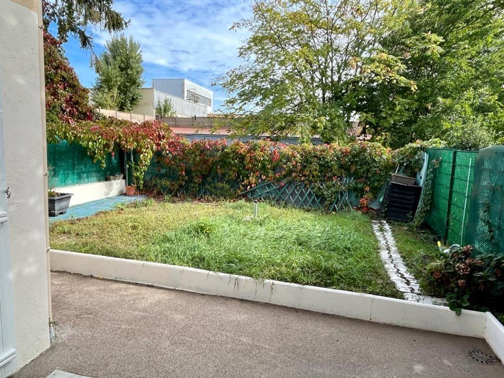 Charmante Maison Avec Jardin Sans Vis-A-Vis Saint-Fons Bagian luar foto