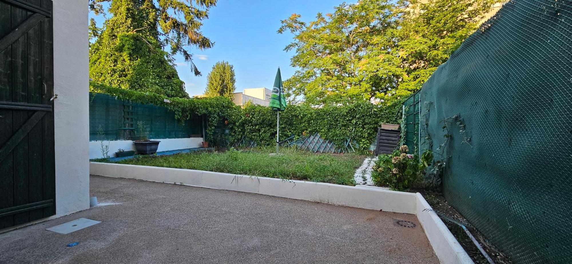 Charmante Maison Avec Jardin Sans Vis-A-Vis Saint-Fons Bagian luar foto