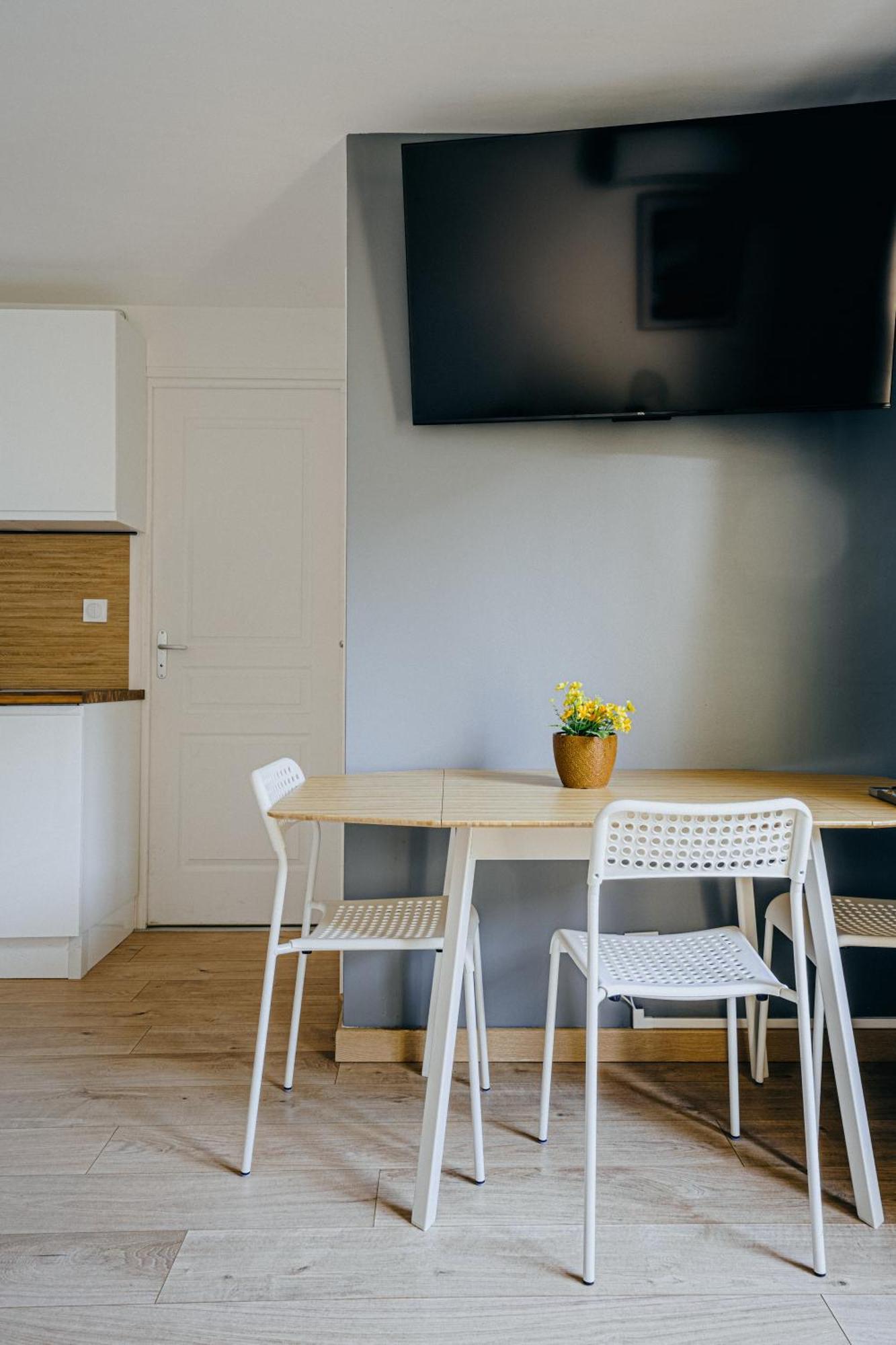 Charmante Maison Avec Jardin Sans Vis-A-Vis Saint-Fons Bagian luar foto