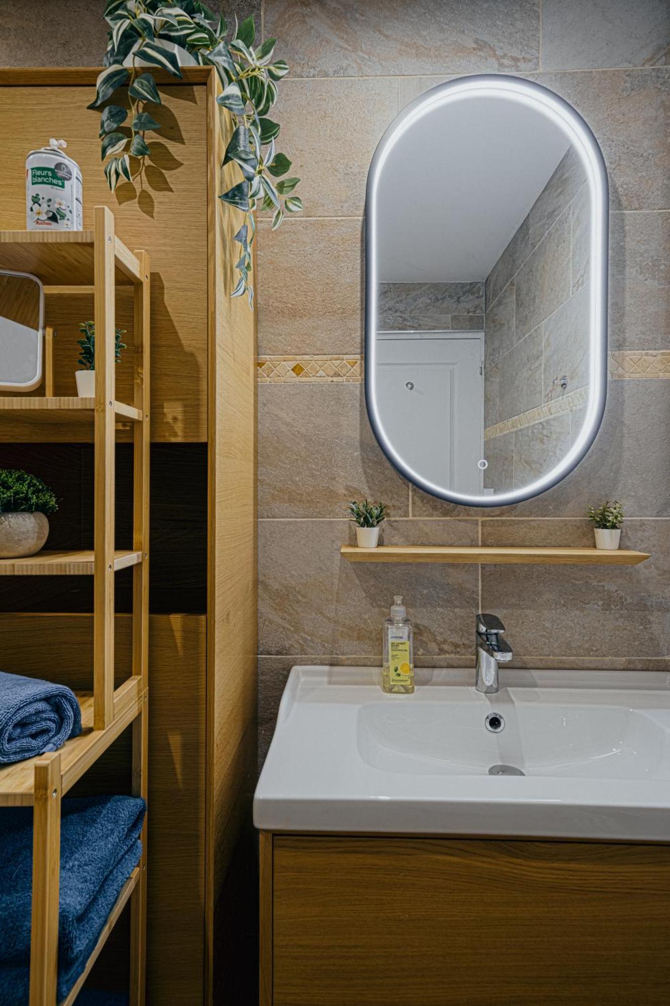 Charmante Maison Avec Jardin Sans Vis-A-Vis Saint-Fons Bagian luar foto